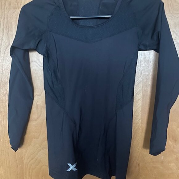 2XU Compression Tops - Picture 2 of 4